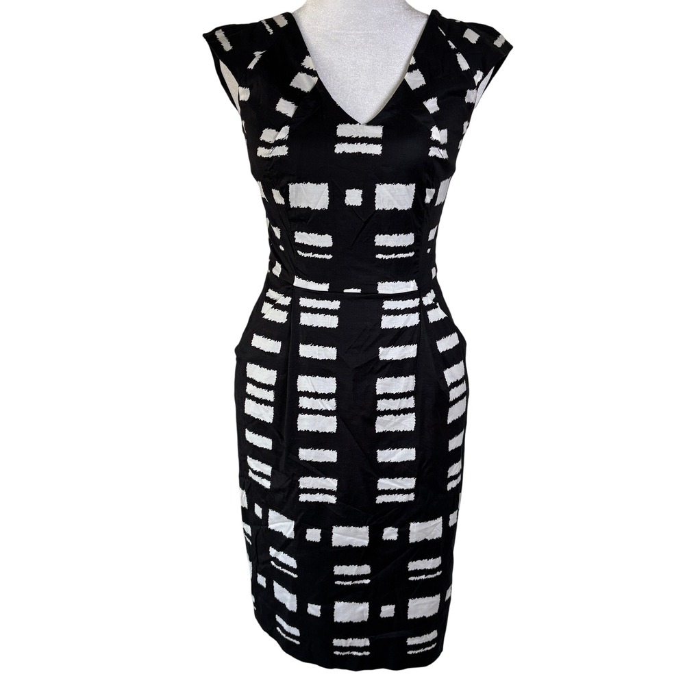 Calvin Klein Dress Size 0 Black and White Print Sheath V Neck Pockets Career NWT
